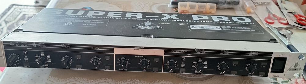 Crossover Behringer Cx 2310