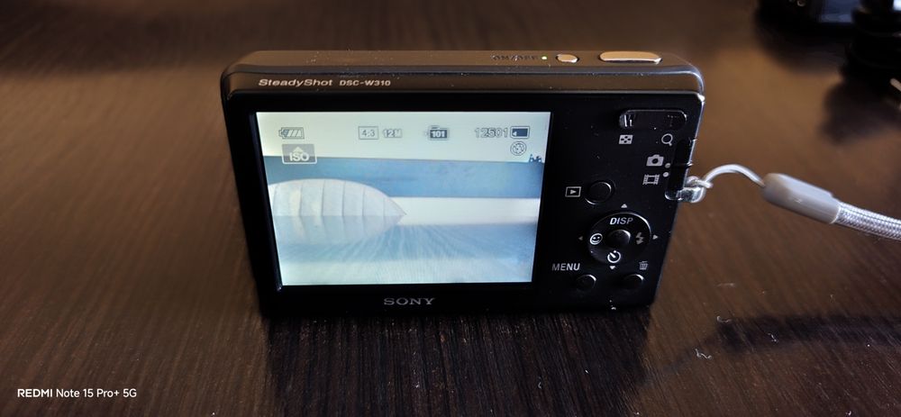 Компактен фотоапарат Sony Cyber-shot (12.1 MP, 4x Zoom, 28mm Wide) – Y2K Retro Digicam