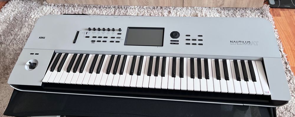 Korg Nautilus 61 AT Aftertouch Grey Limited Edition + Husă | Ca Nou | Schimb Roland FR7 / FR7X / FR8X