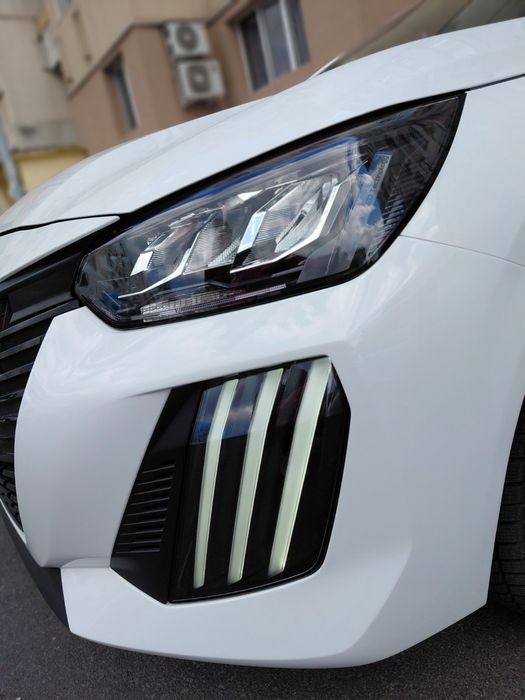 Пежо 208 1.2 110 к.с HYBRID автоматик