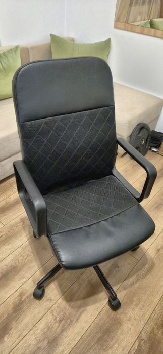 Офис стол - НОВ!