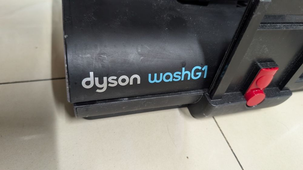 Aspirator vertical fara fir cu spalare Dyson WashG1 - RESIGILAT