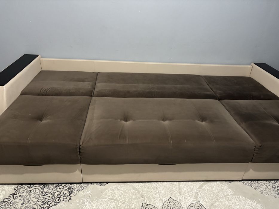 Диван 3 метра , в хорошем состояний