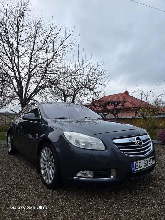Opel Insignia Stare tehnică foarte buna, salon ideal, mici detalii la exterior.