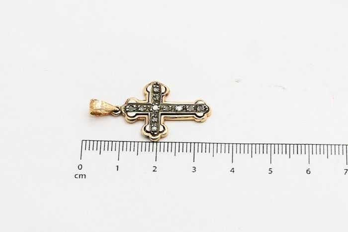 Кръст - 14 карата розово злато с диаманти