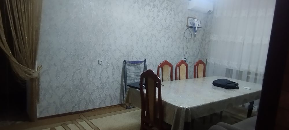 Квартира сентр Кибрая первый этаж с местами 2 машин есть стяжка огород