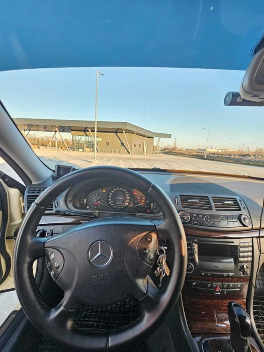 Mercedes Benz E Class 200 w211