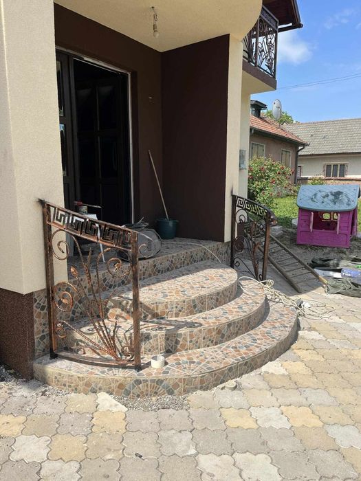 Porti,garduri,balcoane.scari structuri metalice