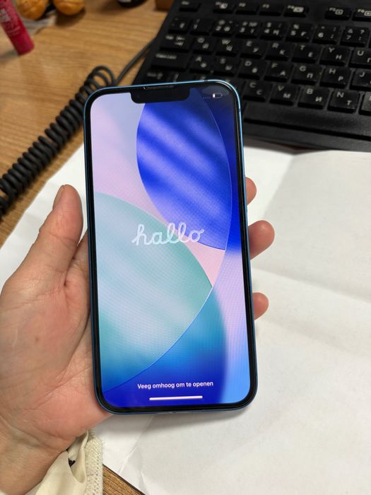 Продам IPhone 13