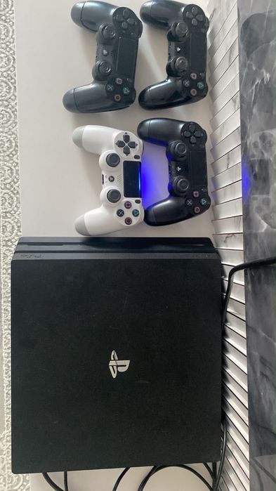 Продою PS4 pro в хорошем состояние