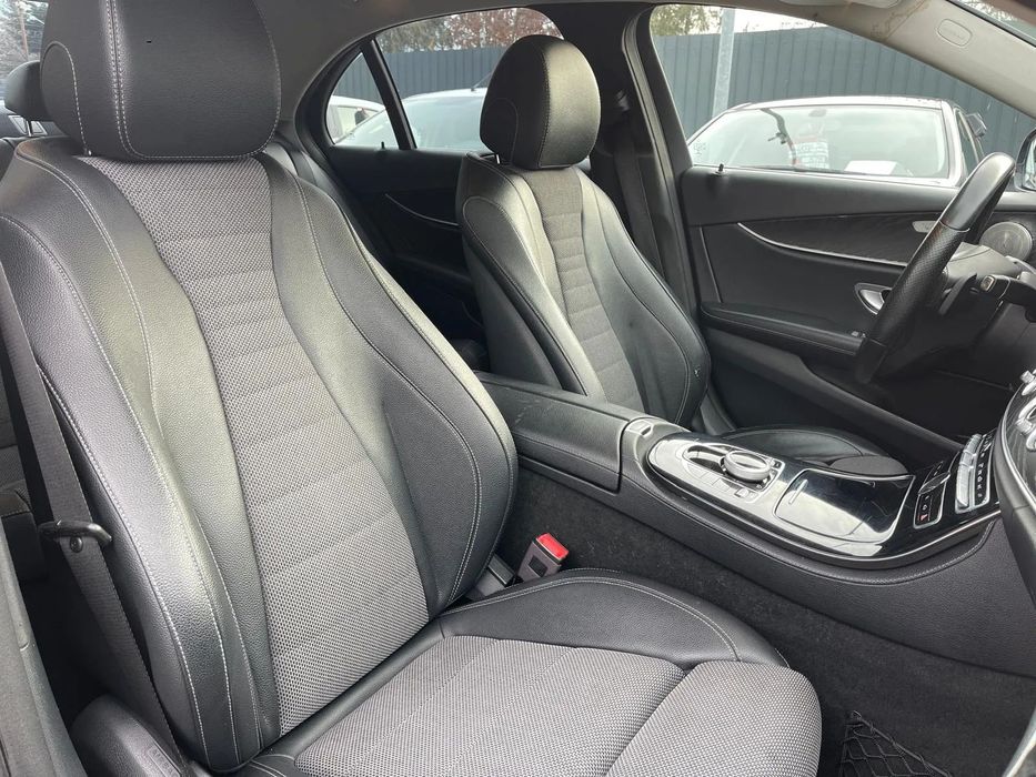 Mercedes-Benz E Mercedes E220d // Vindem in Rate Avans Zero cu Buletinul //