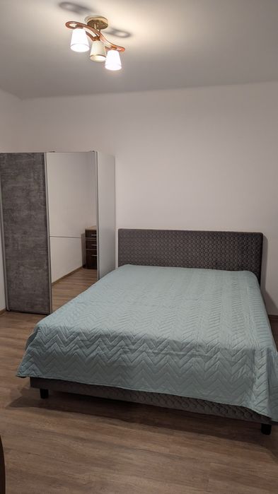 Dau în chirie apartament cu o camera