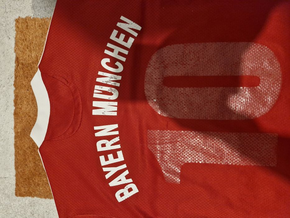 Оригинална футболна фланелка на FC Bayern München
