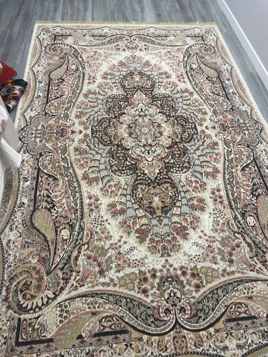 Продам ковры размеры 2х3 овальная 1х2