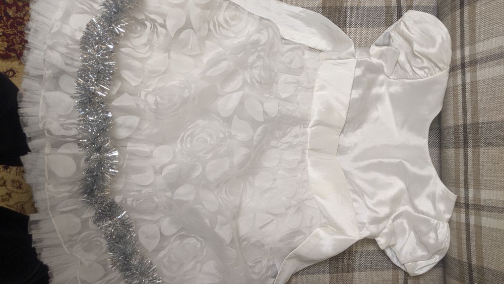 Продам красивые стильные платья на девочку 4/7 лет