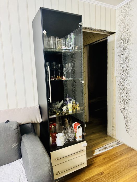 Продам Тумбу под ТВ и буфетный шкаф