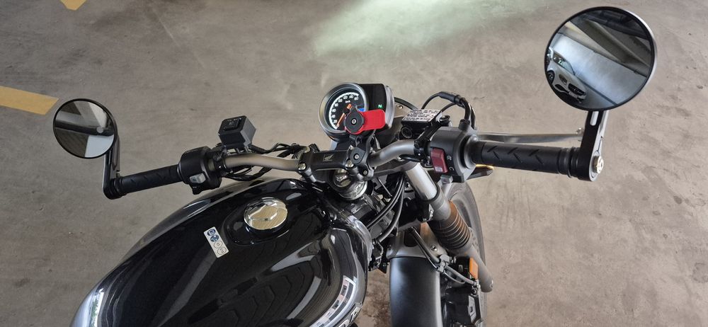 Motocicleta Honda GB 350S cu accesorii originale