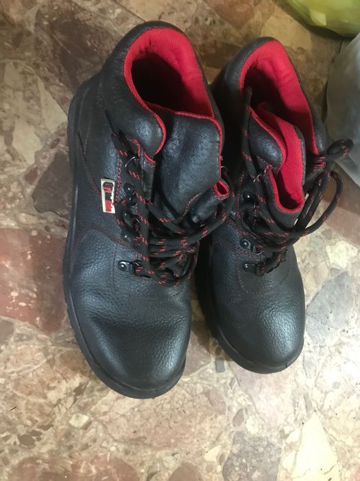 Рабочие ботинки Красные - 42 размер.