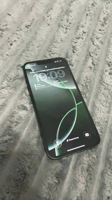 Телефон iPhone 13