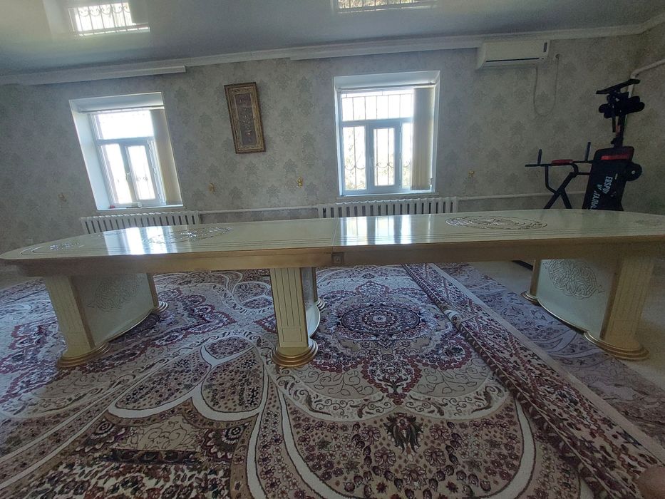 Қонақ күтуге арналған үстел