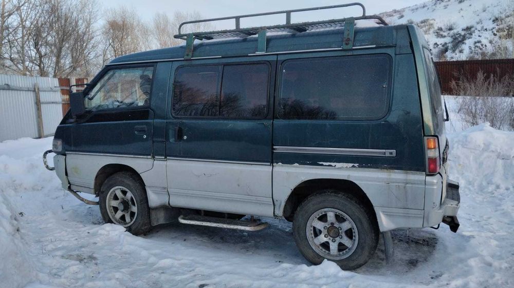 Делика с левым рулём