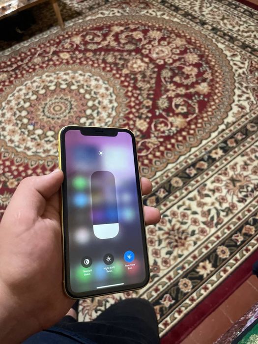 Iphone 11 srochna sotiladi