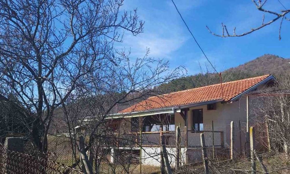 Песнопой-ВЗ Светлина, едноетажна ОБЗАВЕДЕНА вила 110кв