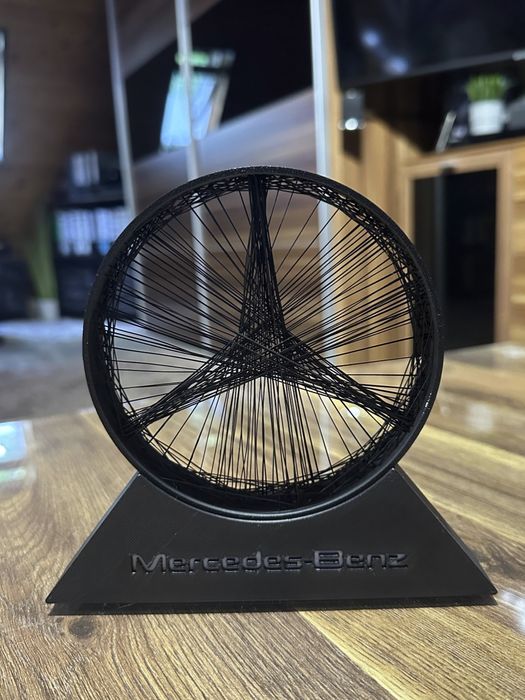 3D модель логотипа Mercedes.