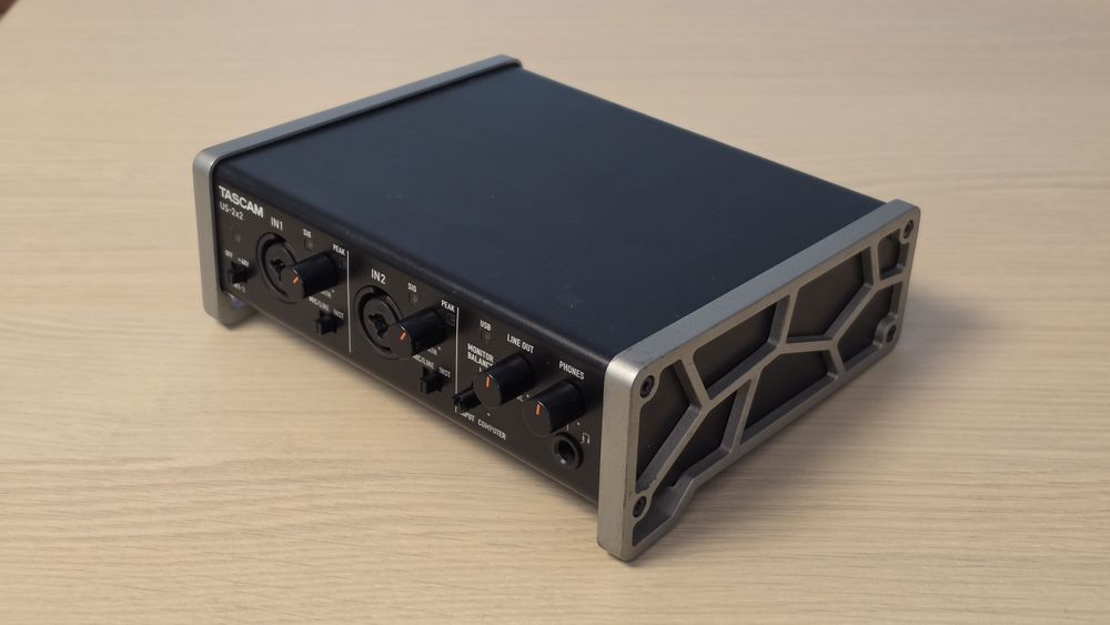 Interfață audio USB Tascam US-2x2