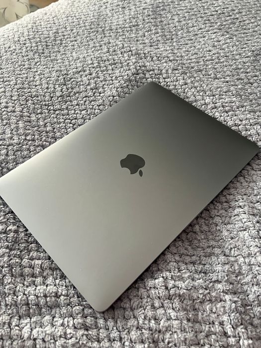 MacBook Pro 13 inch Retina Touch bar 2019