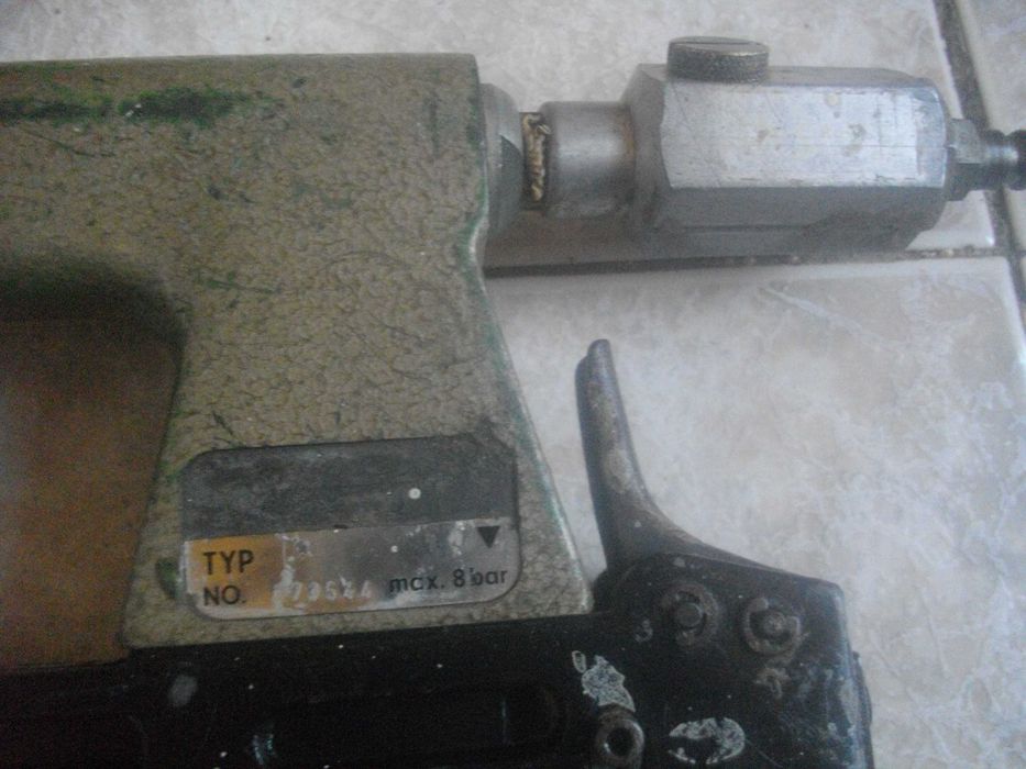 DUO-FAST Голям такер пневматичен индустриален промишлен за скоби 65мм