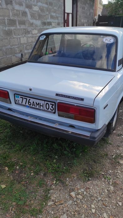 Жигули ваз 2107.