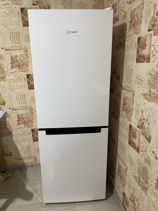 Холодильник Indesit