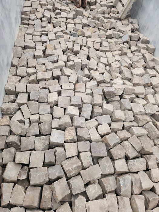 Piatra cubica pavaj curte