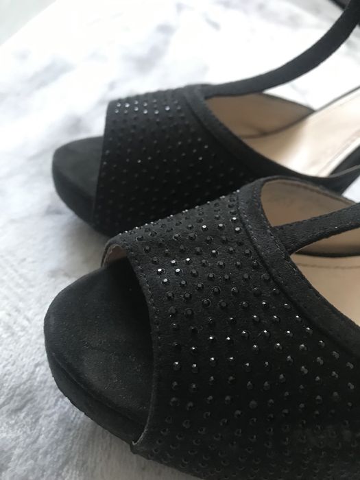 Черни обувки на висок ток с камъчета