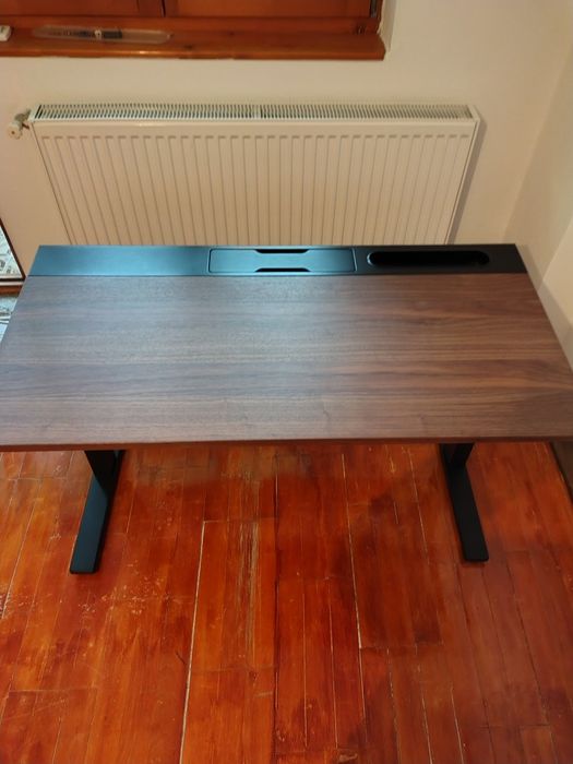Birou IKEA MITTZON furnir nuc/negru – design modern, spațios și robust