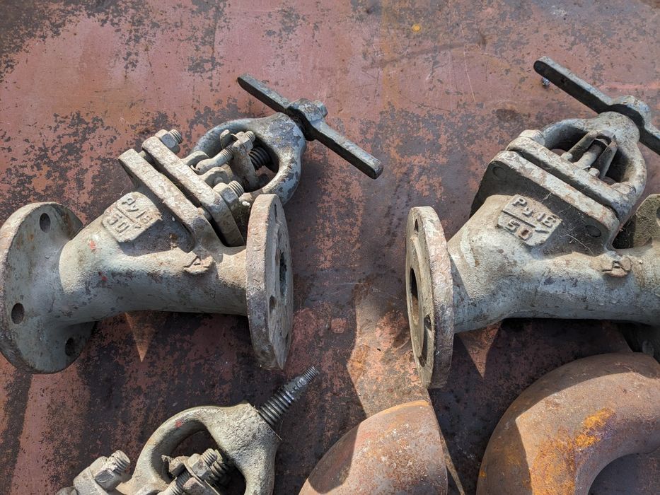 Задвижки,полуотводы