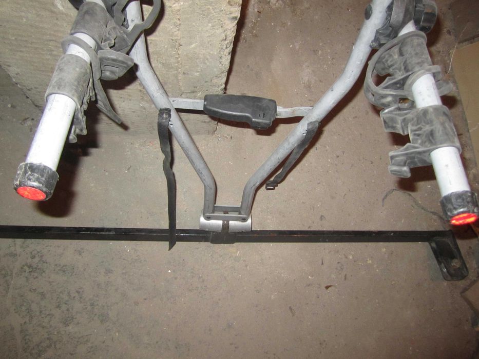 Продавам правен теглич за Toyota avensis verso,цена 20 Евро.