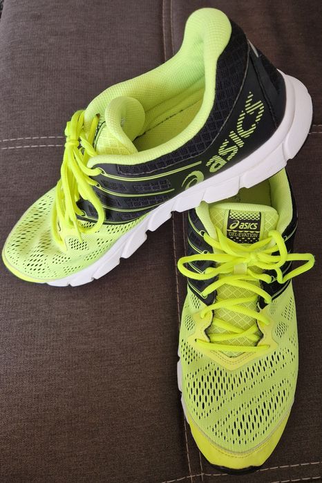 Vând adidași  Asics Gel Evation