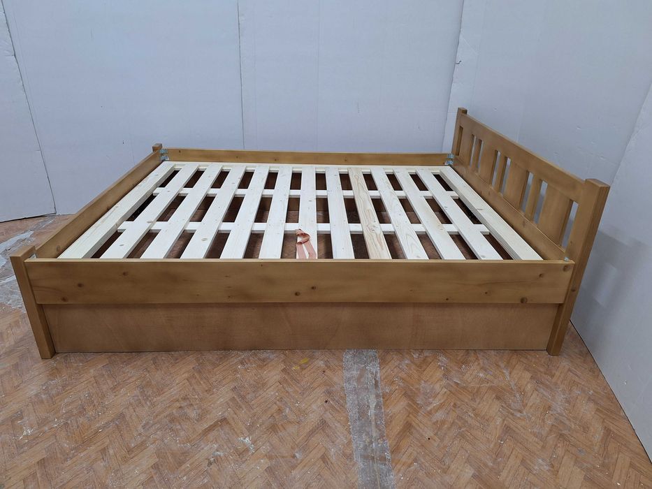 TRANSPORT GRATUIT.Pat din lemn masiv. cu spatiu pt depozitare Cod 208