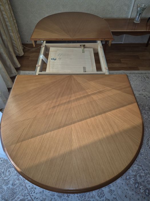 Продаю деревянный раскладной стол