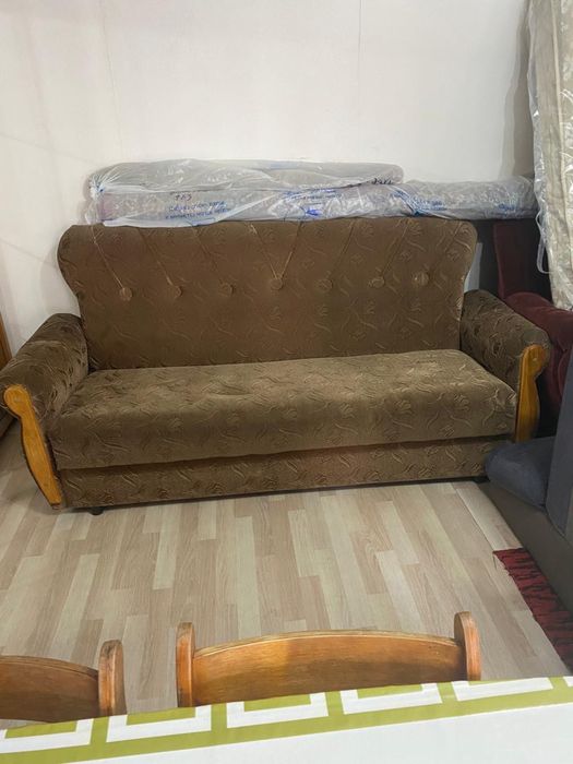 Продам диван велюровый