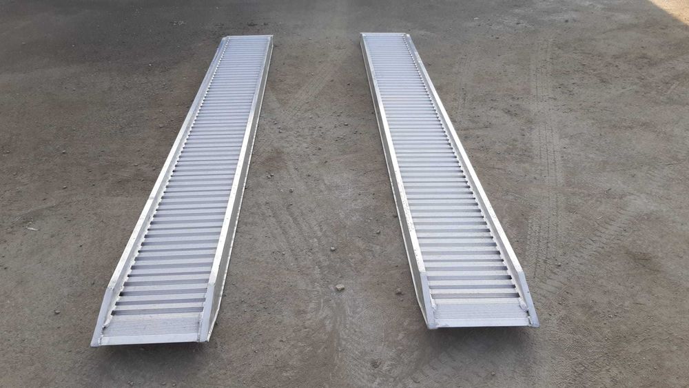 Rampe cu bordura din aluminiu 3,5m capacitate max 4580kg - Stoc Brasov