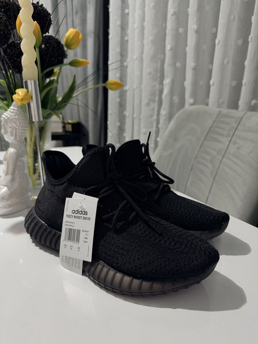 Yeezy 350 v2 black