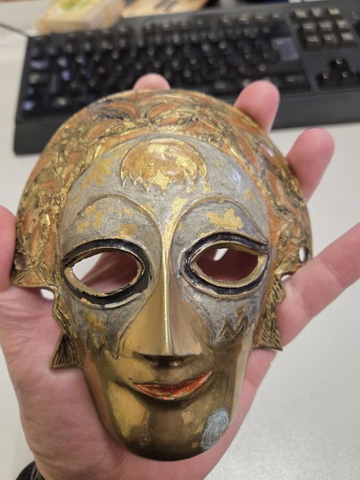 Декоративна метална венецианска маска – месинг / винтидж стил