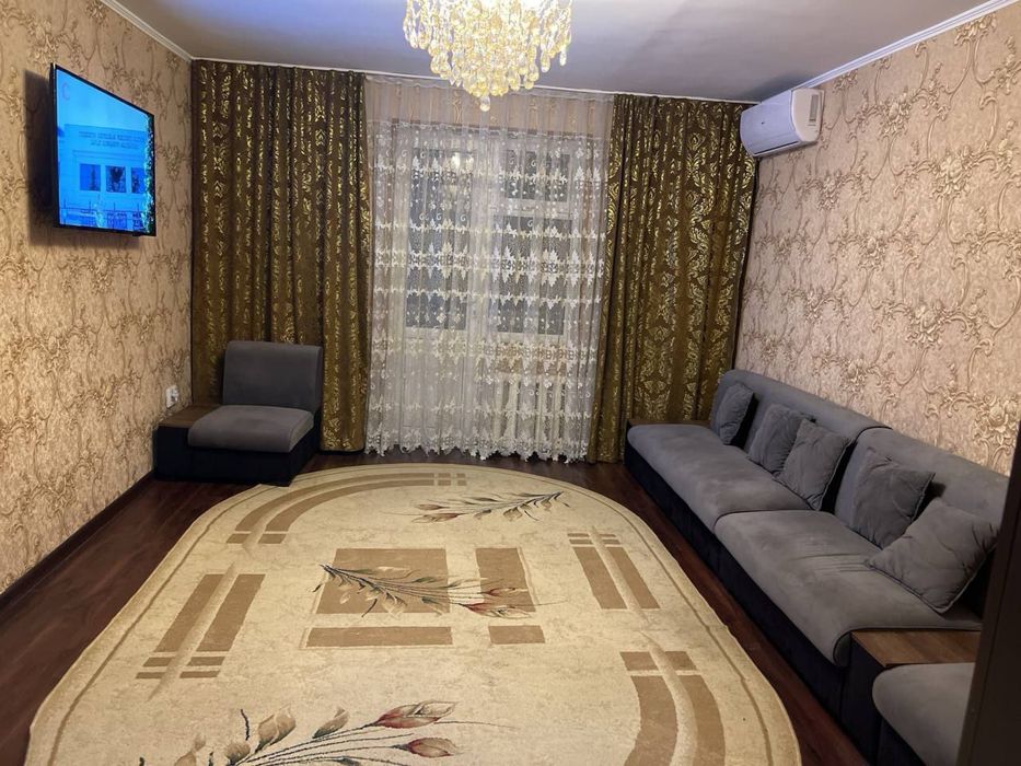 Продается квартира возле ЦУМ а 3/4/4 обстановкой  75 квадрат