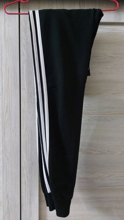 Костюм двойка,штаны и ветровка