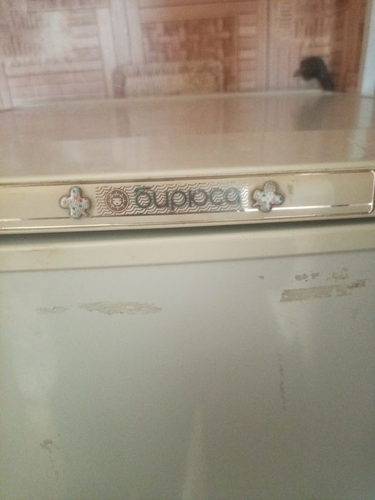 Холодильник хороший всё работает 20000