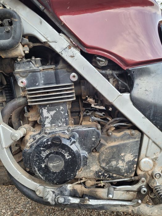 Vând kawasaki gpz