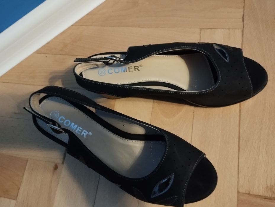 Черни сандали от велур